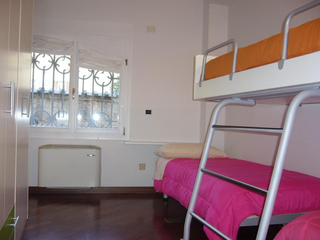 Bed 4-Bed Female Dormitory Room,997363497:JPEG